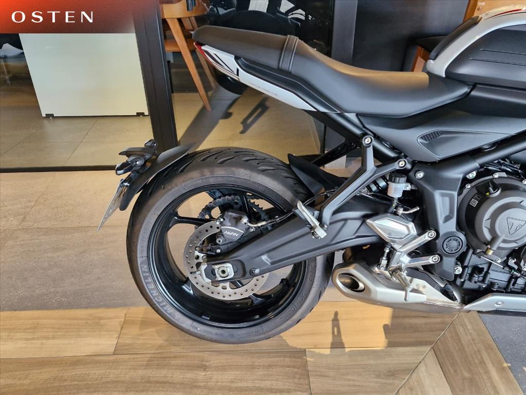 TRIUMPH-TRIDENT-660 TRIPLE TRIBUTE EDITION