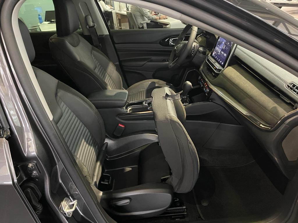 COMMANDER 1.3 T270 TURBO FLEX LIMITED AT6 COMMANDER 1.3 T270 TURBO FLEX LIMITED AT6