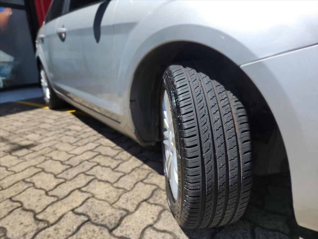 Ford Focus - 2.0 GLX SEDAN 16V FLEX 4P AUTOMÁTICO