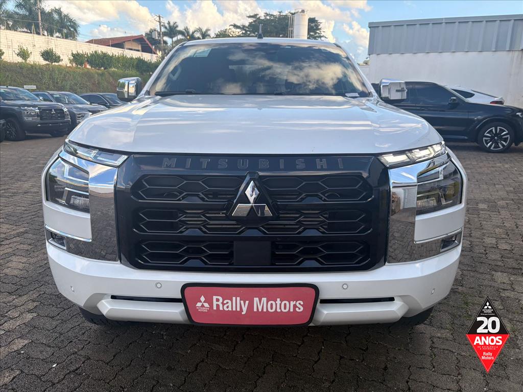 Mitsubishi-TRITON-2.4 BITURBO DIESEL CD HPE-S 4X4 AUTOMÁTICO