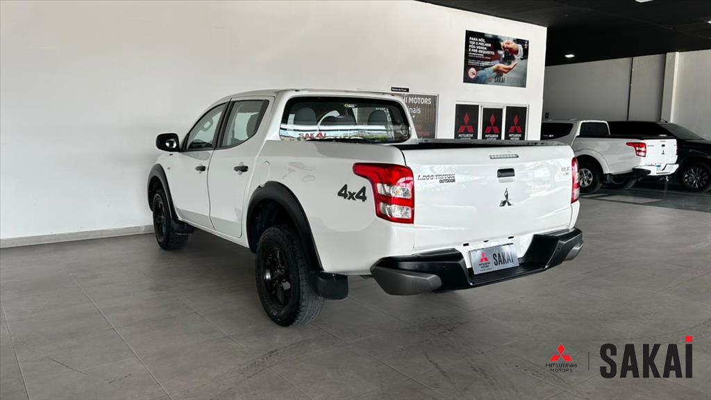 Mitsubishi-L200 TRITON-2.4 16V TURBO DIESEL OUTDOOR GLX CD 4X4 MANUAL