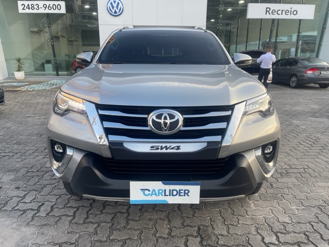 HILUX SW4 2.8 SRX 4X4 7 LUGARES 16V TURBO INTERCOOLER DIESEL 4P AUTOMÁTICO HILUX SW4 2.8 SRX 4X4 7 LUGARES 16V TURBO INTERCOOLER DIESEL 4P AUTOMÁTICO