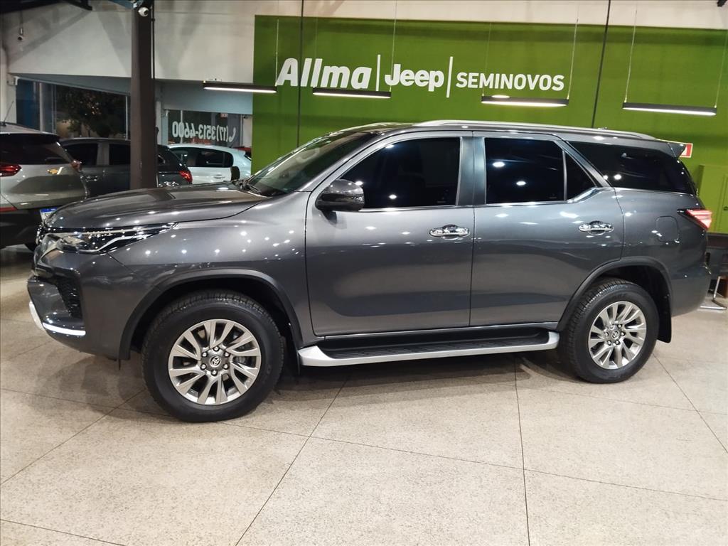 HILUX SW4 2.8 D-4D TURBO DIESEL SRX 7L 4X4 AUTOMÁTICO