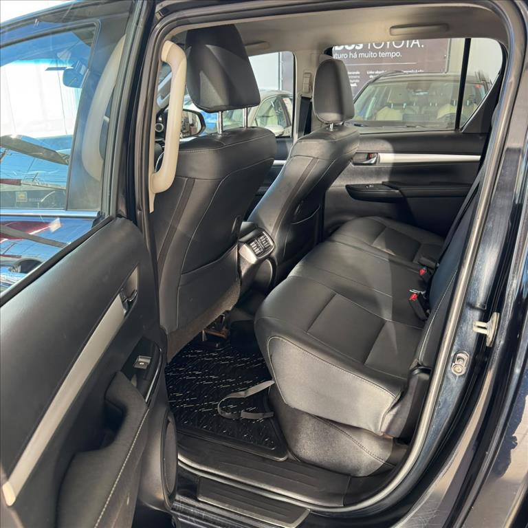 HILUX 2.8 D-4D TURBO DIESEL CD SRX 4X4 AUTOMÁTICO12