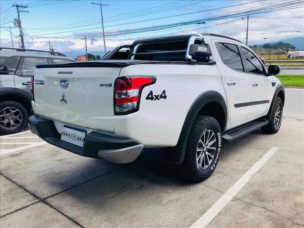 L200 TRITON 2.4 16V TURBO DIESEL SPORT HPE-S CD 4P 4X4 AUTOMÁTICO3