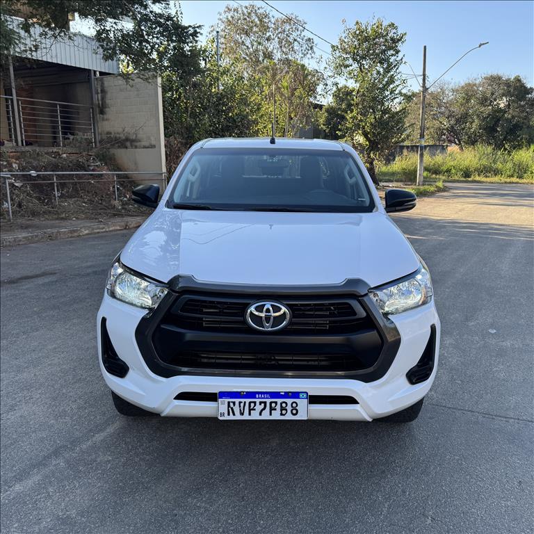 Toyota-HILUX-2.8 D-4D TURBO DIESEL CD POWER PACK 4X4 MANUAL