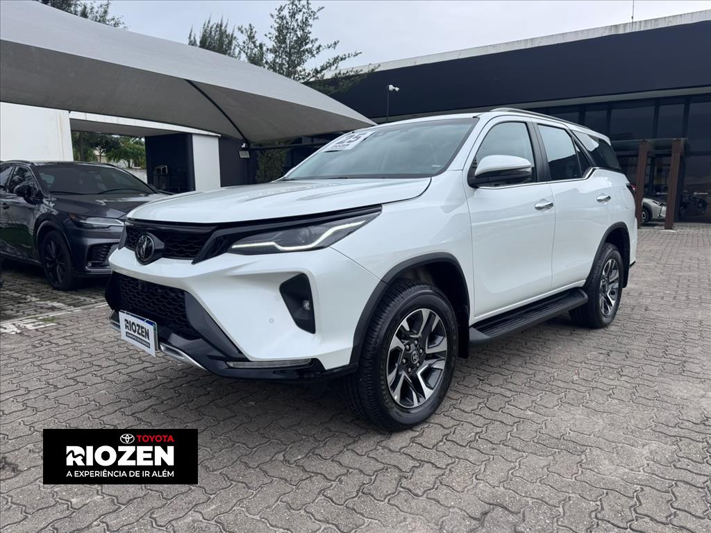 HILUX SW4 2.8 D-4D TURBO DIESEL SRX PLATINUM 7L 4X4 AUTOMÁTICO1