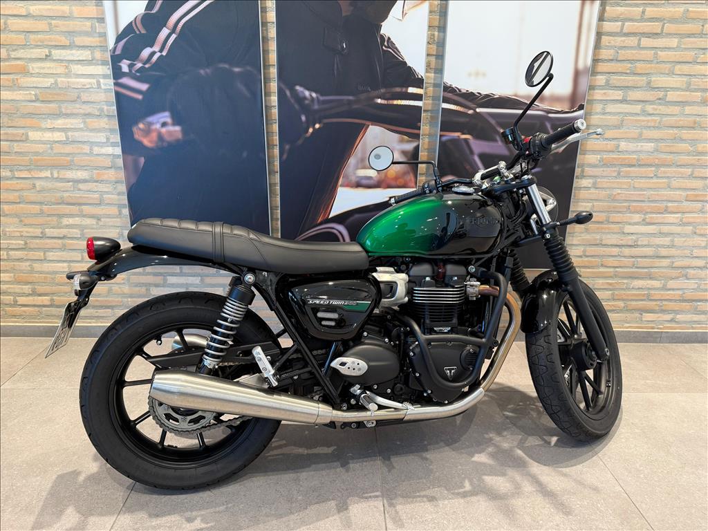 TRIUMPH-SPEED-TWIN 900