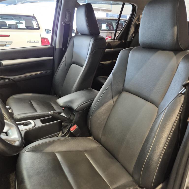 HILUX 2.8 D-4D TURBO DIESEL CD SRV 4X4 AUTOMÁTICO12