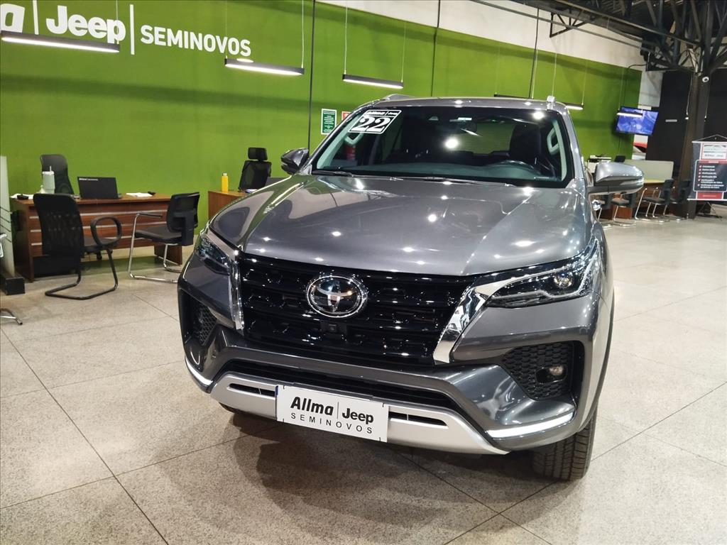 HILUX SW4 2.8 D-4D TURBO DIESEL SRX 7L 4X4 AUTOMÁTICO
