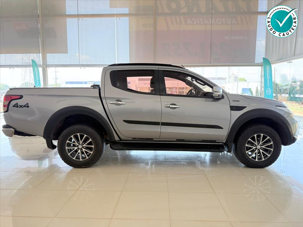 L200 TRITON 2.4 16V TURBO DIESEL OUTDOOR HPE-S CD 4X4 AUTOMÁTICO4