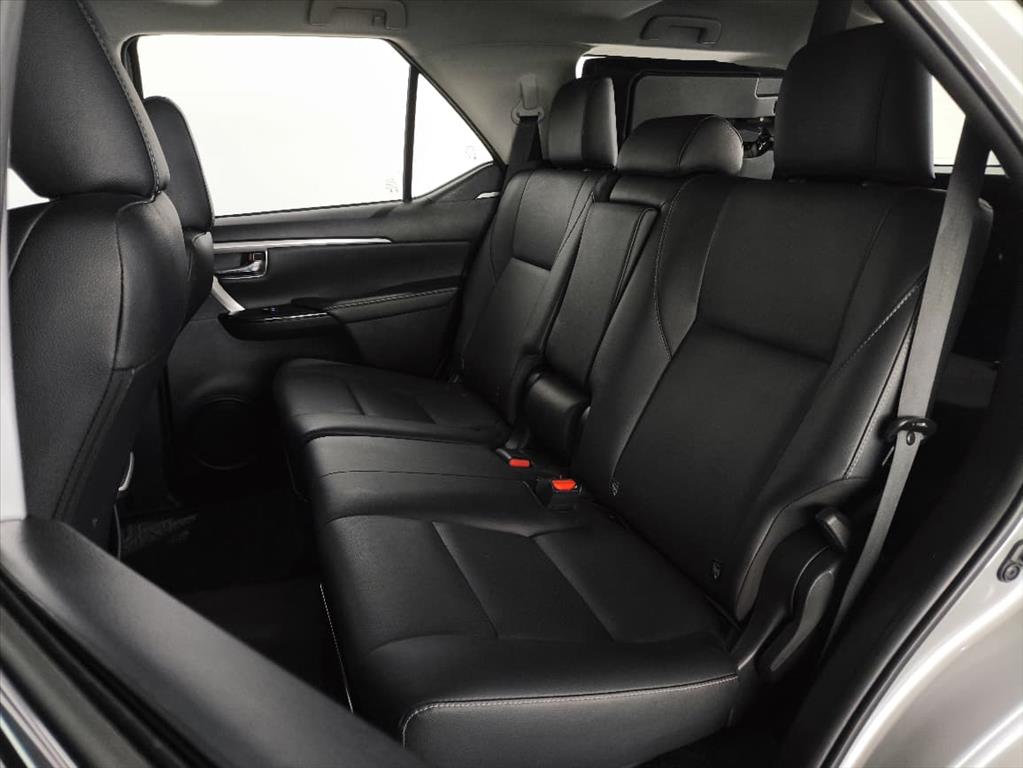 HILUX SW4 2.8 D-4D TURBO DIESEL SRX 7L 4X4 AUTOMÁTICO5