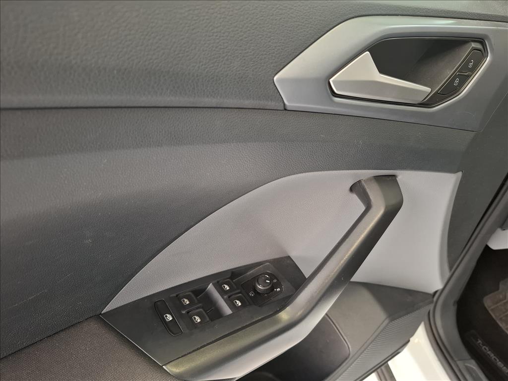 Volkswagen-T-CROSS-1.0 200 TSI TOTAL FLEX AUTOMÁTICO