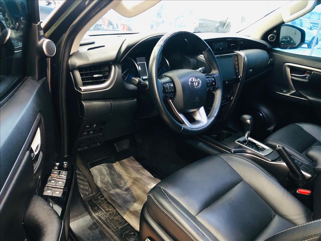 HILUX SW4 2.8 D-4D TURBO DIESEL SRX 4X4 AUTOMÁTICO6