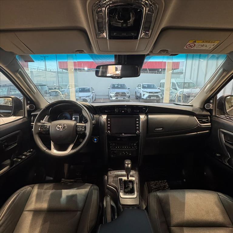 HILUX SW4 2.8 D-4D TURBO DIESEL SRX 7L 4X4 AUTOMÁTICO12