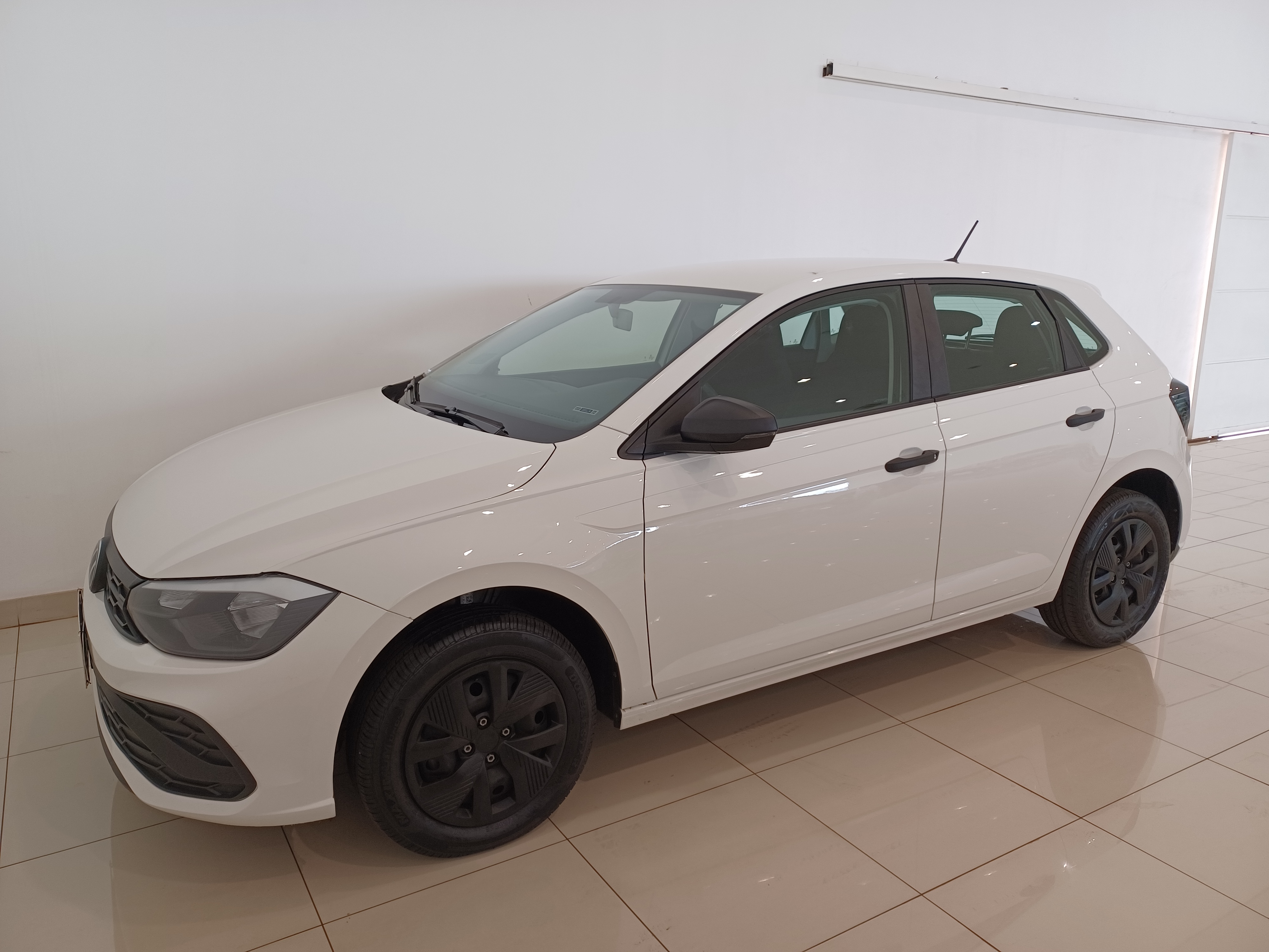 VW - Volkswagen-POLO-1.0 MPI TRACK MANUAL