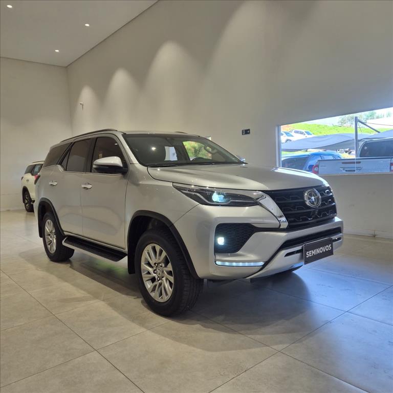 HILUX 2.8 D-4D TURBO DIESEL CD SRX PLUS 4X4 AUTOMÁTICO