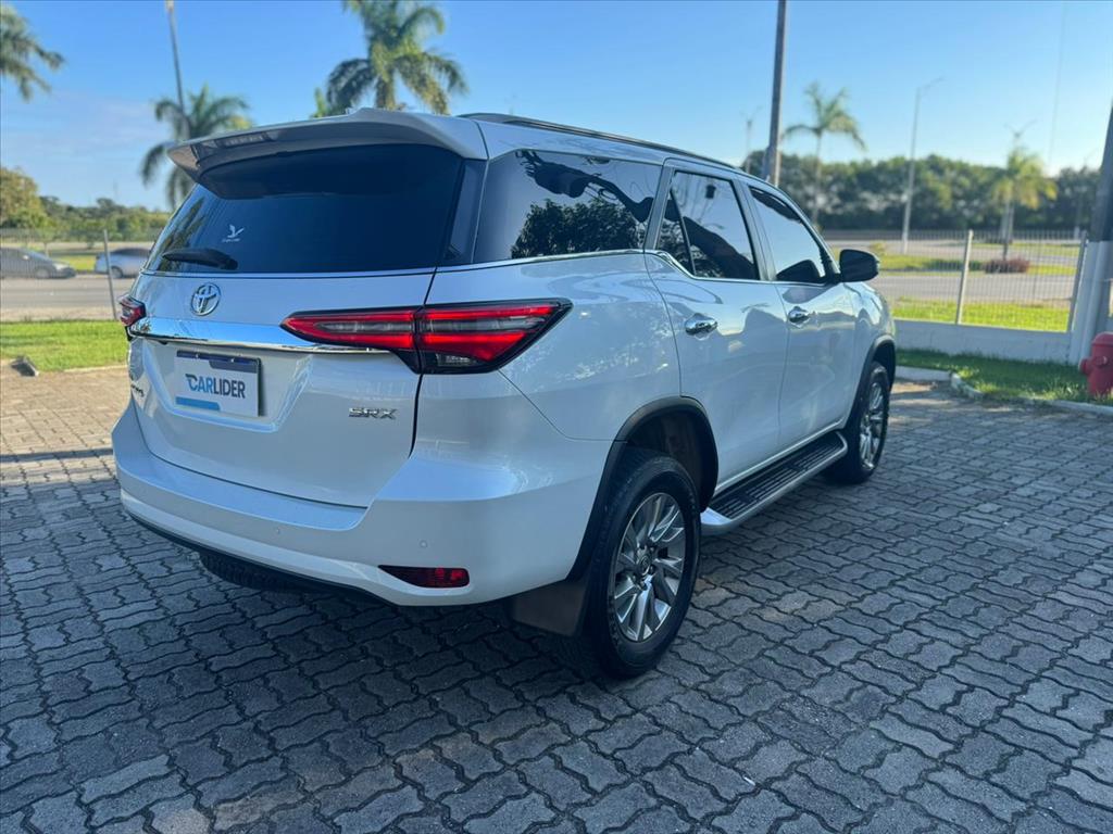 HILUX SW4 2.8 D-4D TURBO DIESEL SRX 7L 4X4 AUTOMÁTICO7