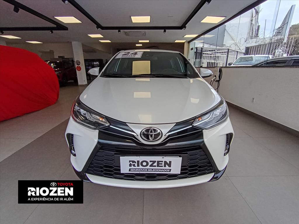 Toyota YARIS 2024