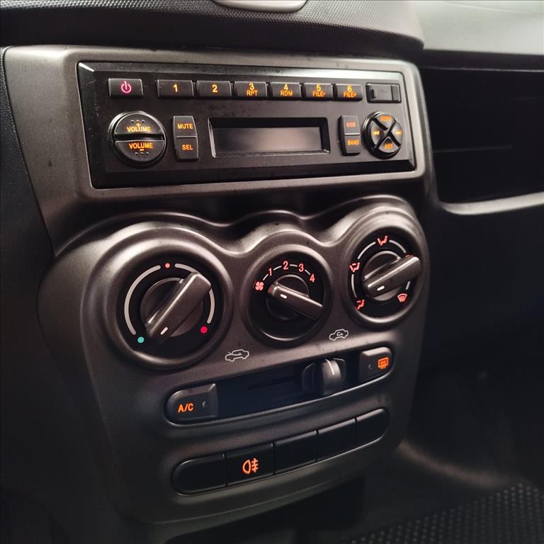 QQ 1.0 MPFI LOOK 12V FLEX 4P MANUAL