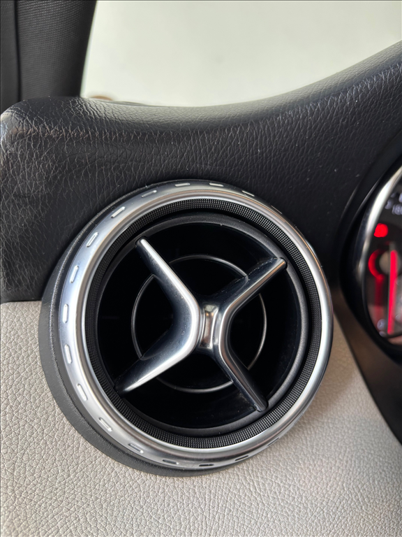 MERCEDES-BENZ GLA 200 1.6 CGI VISION BLACK EDITION 16V TURBO FLEX 4P AUTOMÁTICO-13 - Paraná Veículos Campinas - Veículos novos e seminovos com qualidade e procedência - 0