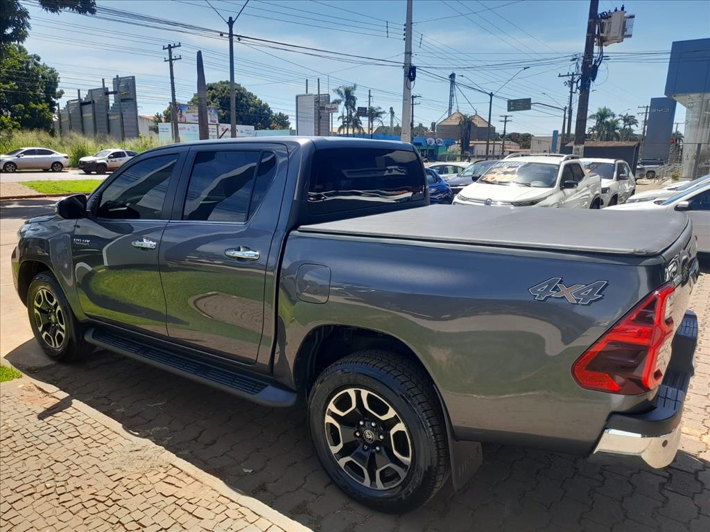 HILUX 2.8 D-4D TURBO DIESEL CD SRX 4X4 AUTOMÁTICO2