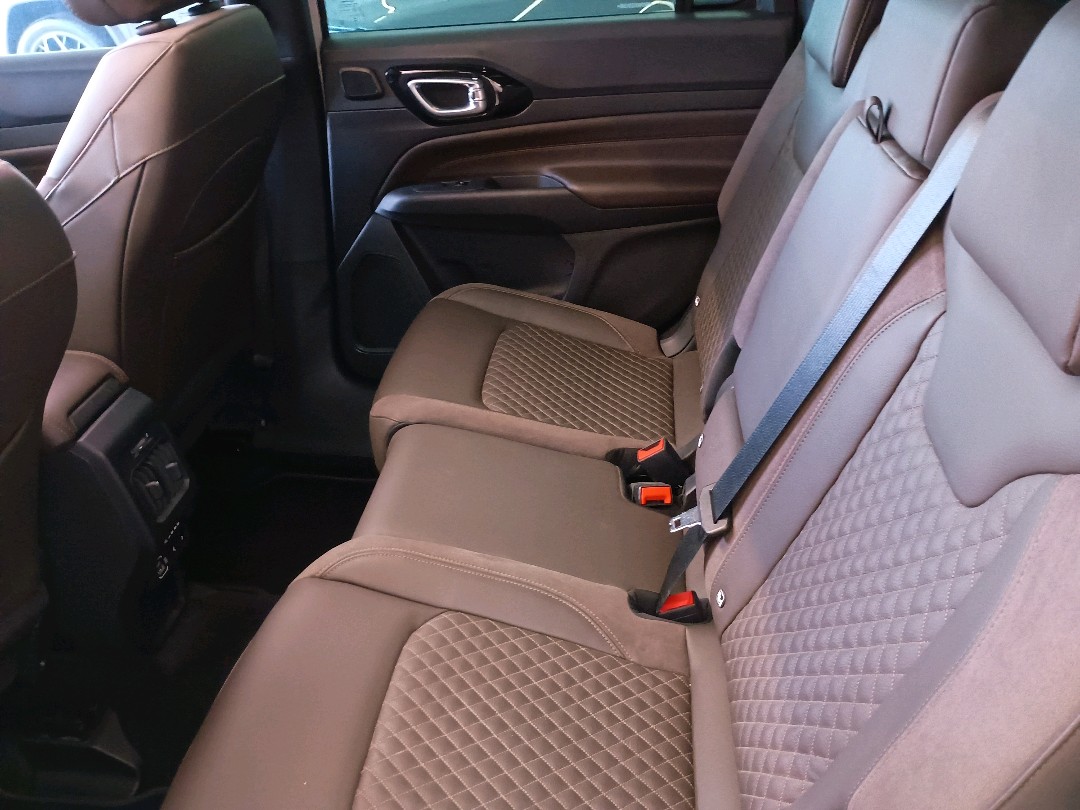 COMMANDER 1.3 T270 TURBO FLEX OVERLAND AT68