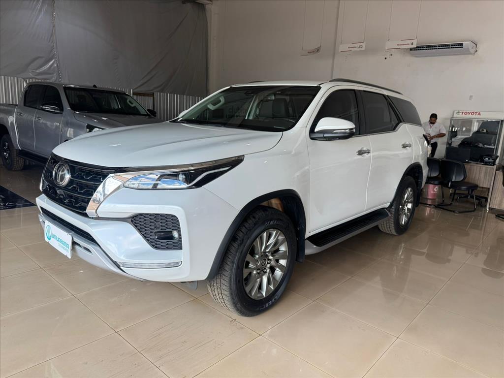 HILUX 2.8 D-4D TURBO DIESEL CD SRX 4X4 AUTOMÁTICO