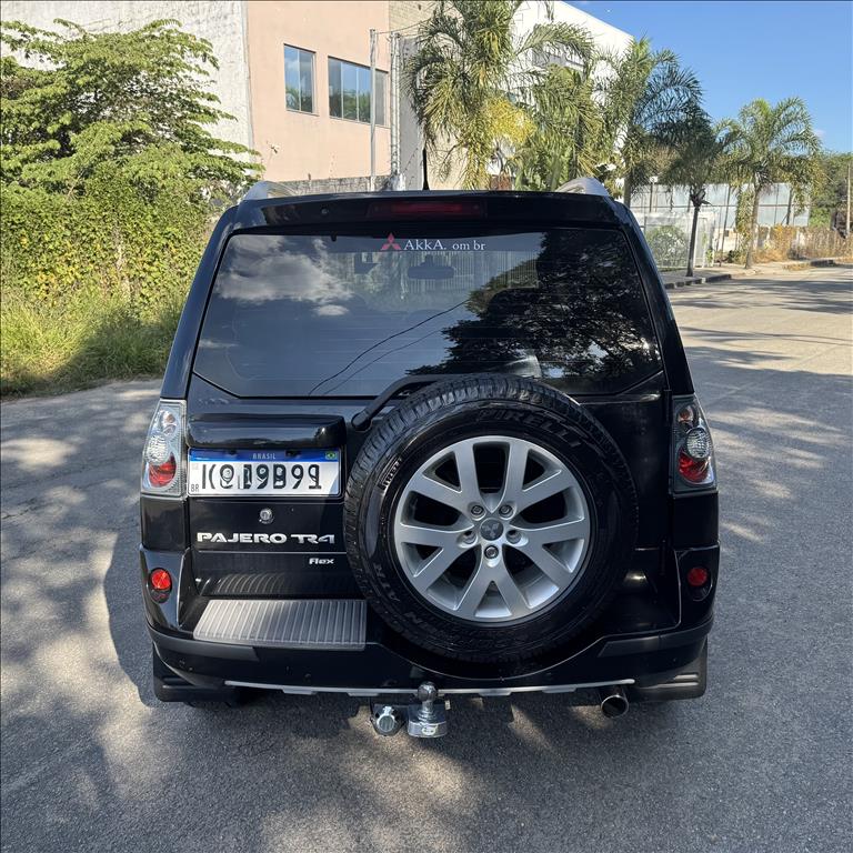 Mitsubishi-PAJERO TR4-2.0 4X4 16V 140CV FLEX 4P AUTOMÁTICO