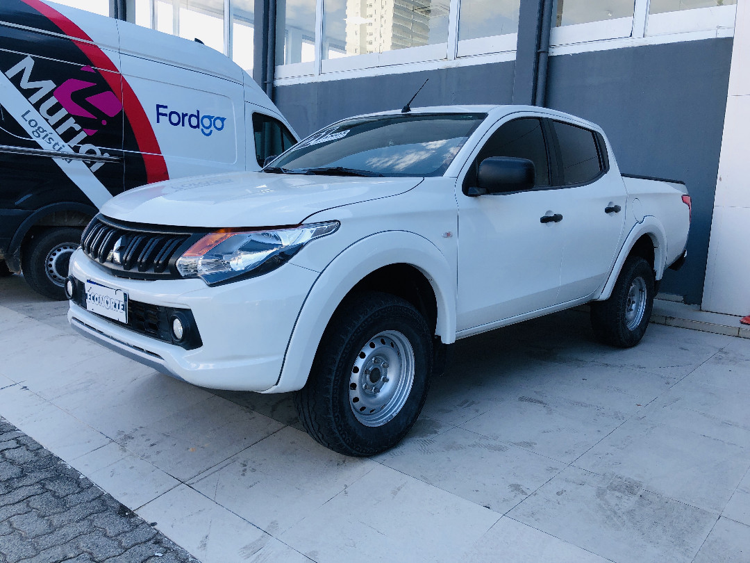 L200 TRITON 2.4 16V TURBO DIESEL OUTDOOR GLX CD 4X4 MANUAL