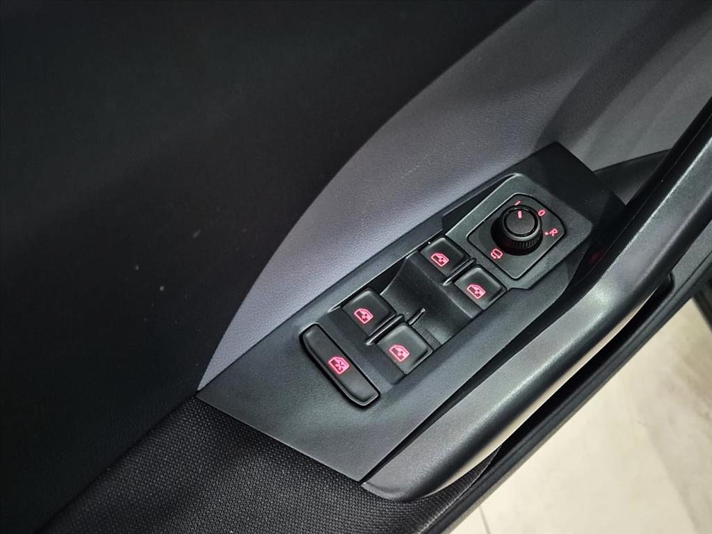 Volkswagen-T-CROSS-1.0 200 TSI TOTAL FLEX COMFORTLINE AUTOMÁTICO