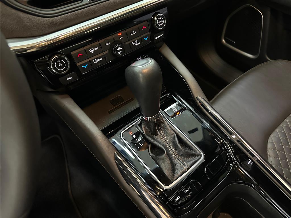 COMMANDER 1.3 T270 TURBO FLEX OVERLAND AT610