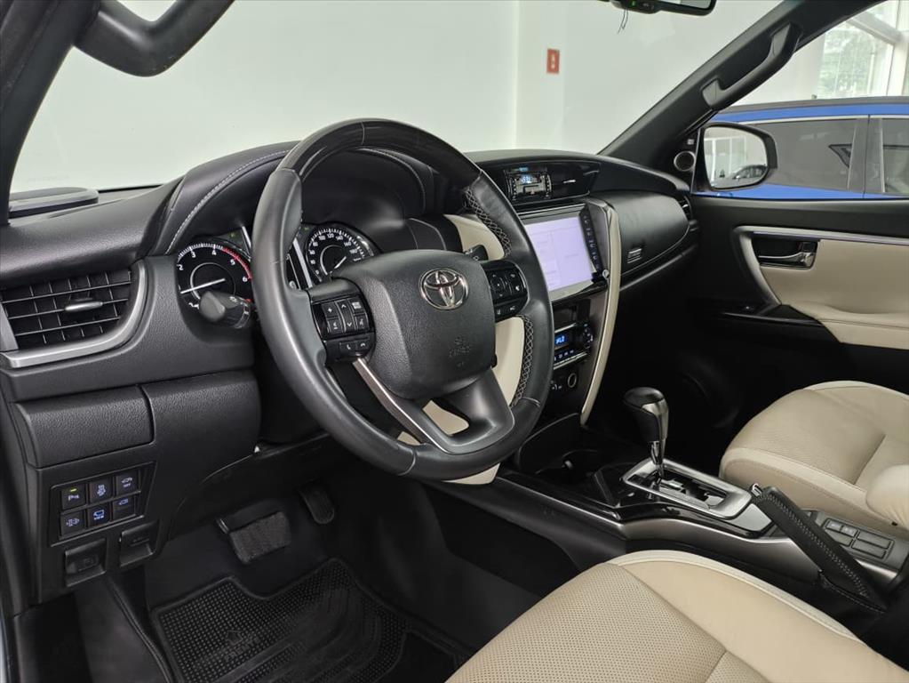 HILUX SW4 2.8 D-4D TURBO DIESEL DIAMOND 7L 4X4 AUTOMÁTICO7