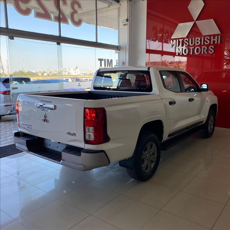 Mitsubishi-TRITON-2.4 BITURBO DIESEL CD GLS 4X4 AUTOMÁTICO