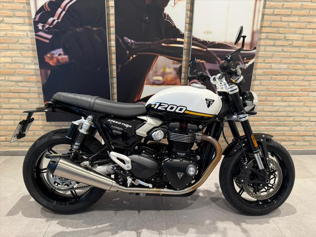 TRIUMPH-SPEED-TWIN