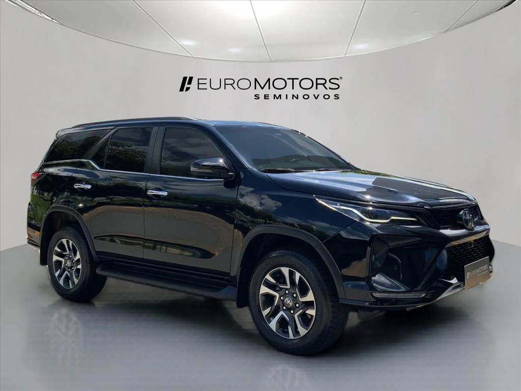 Toyota-HILUX SW4-2.8 D-4D TURBO DIESEL SRX PLATINUM 7L 4X4 AUTOMÁTICO