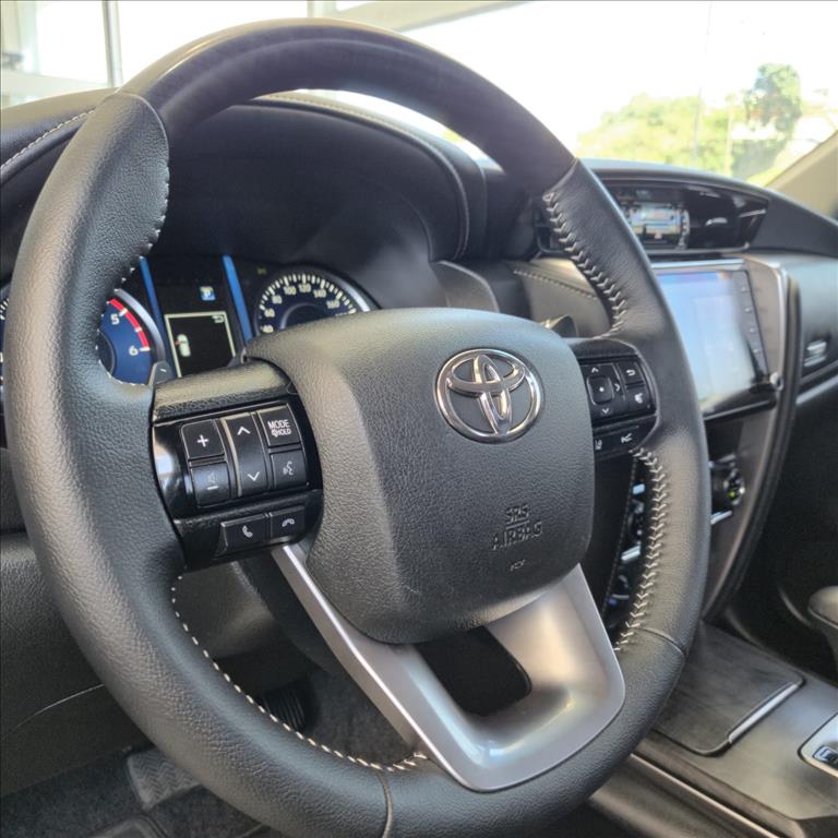 HILUX SW4 2.8 D-4D TURBO DIESEL SRX 7L 4X4 AUTOMÁTICO12