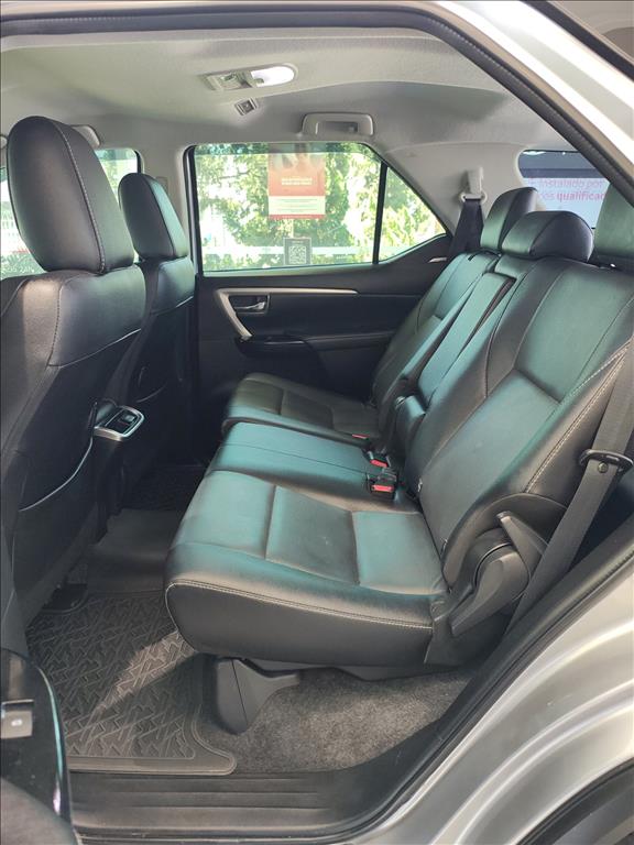 HILUX 2.8 D-4D TURBO DIESEL CD SRX 4X4 AUTOMÁTICO6