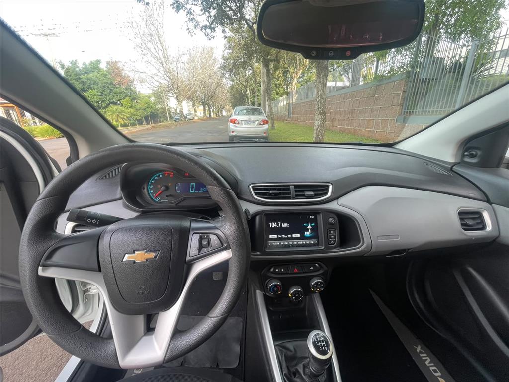 GM - Chevrolet-ONIX-1.4 MPFI LT 8V FLEX 4P MANUAL