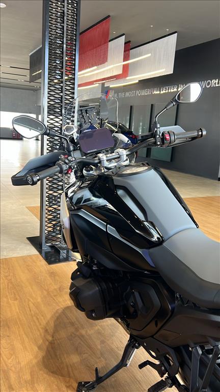 R 1300 GS TRIPLE BLACK3