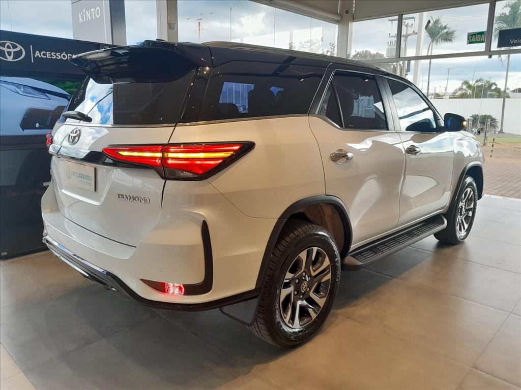 HILUX SW4 2.8 D-4D TURBO DIESEL DIAMOND 7L 4X4 AUTOMÁTICO1