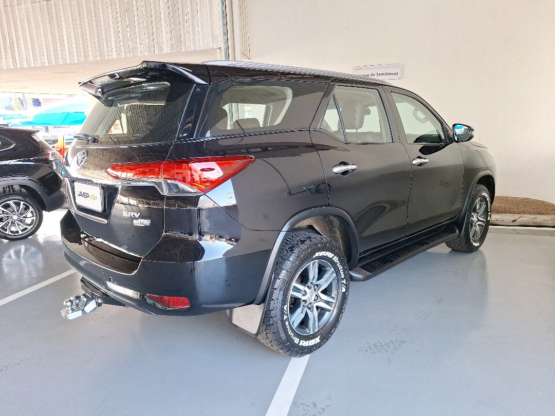 Toyota-HILUX SW4-2.7 SRV 7 LUGARES 4X2 16V FLEX 4P AUTOMÁTICO