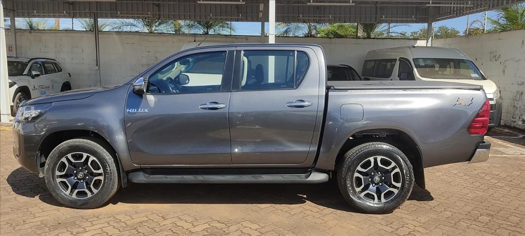 HILUX 2.8 D-4D TURBO DIESEL CD SRV 4X4 AUTOMÁTICO6