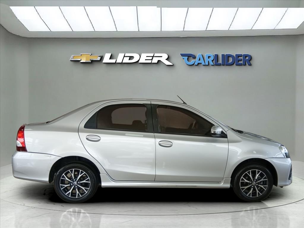 ETIOS 1.5 PLATINUM SEDAN 16V FLEX 4P AUTOMÁTICO3