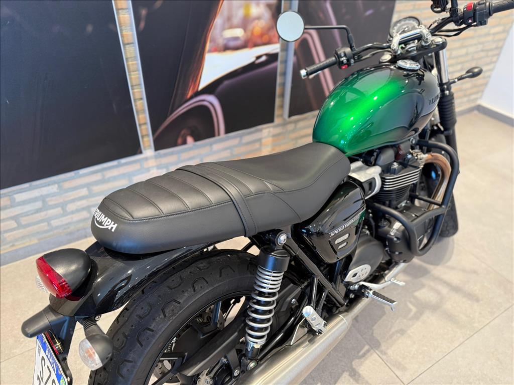 TRIUMPH-SPEED-TWIN 900