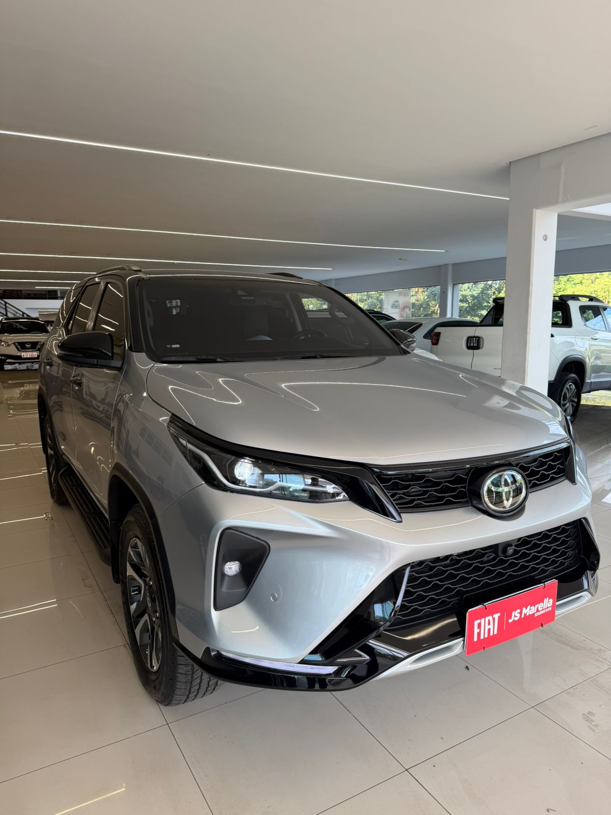 HILUX SW4 2.8 D-4D TURBO DIESEL SRX PLATINUM 7L 4X4 AUTOMÁTICO