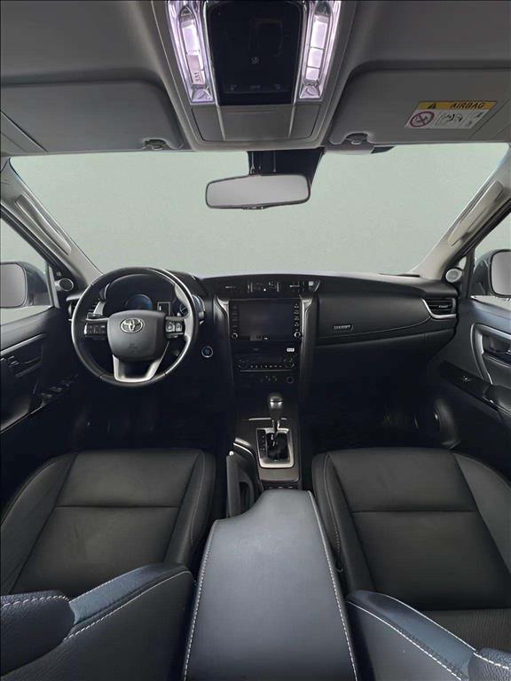 HILUX SW4 2.8 D-4D TURBO DIESEL SRX 7L 4X4 AUTOMÁTICO7