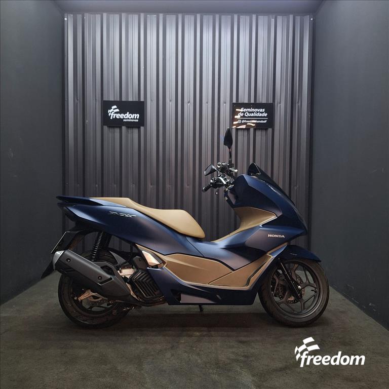 Moto HONDA do modelo PCX 160 DLX 2024/2024
