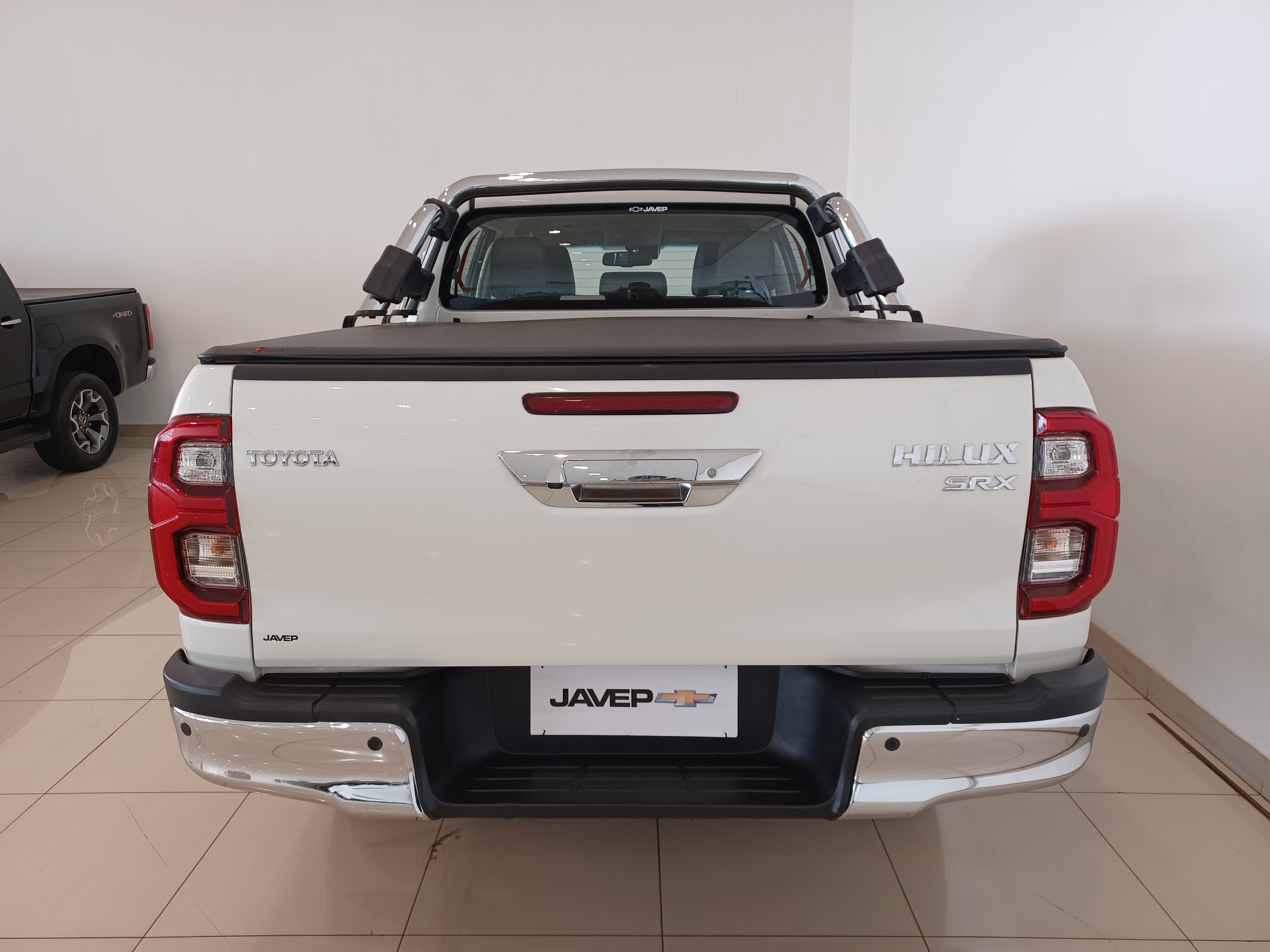 Toyota-HILUX-2.8 D-4D TURBO DIESEL CD SRX 4X4 AUTOMÁTICO