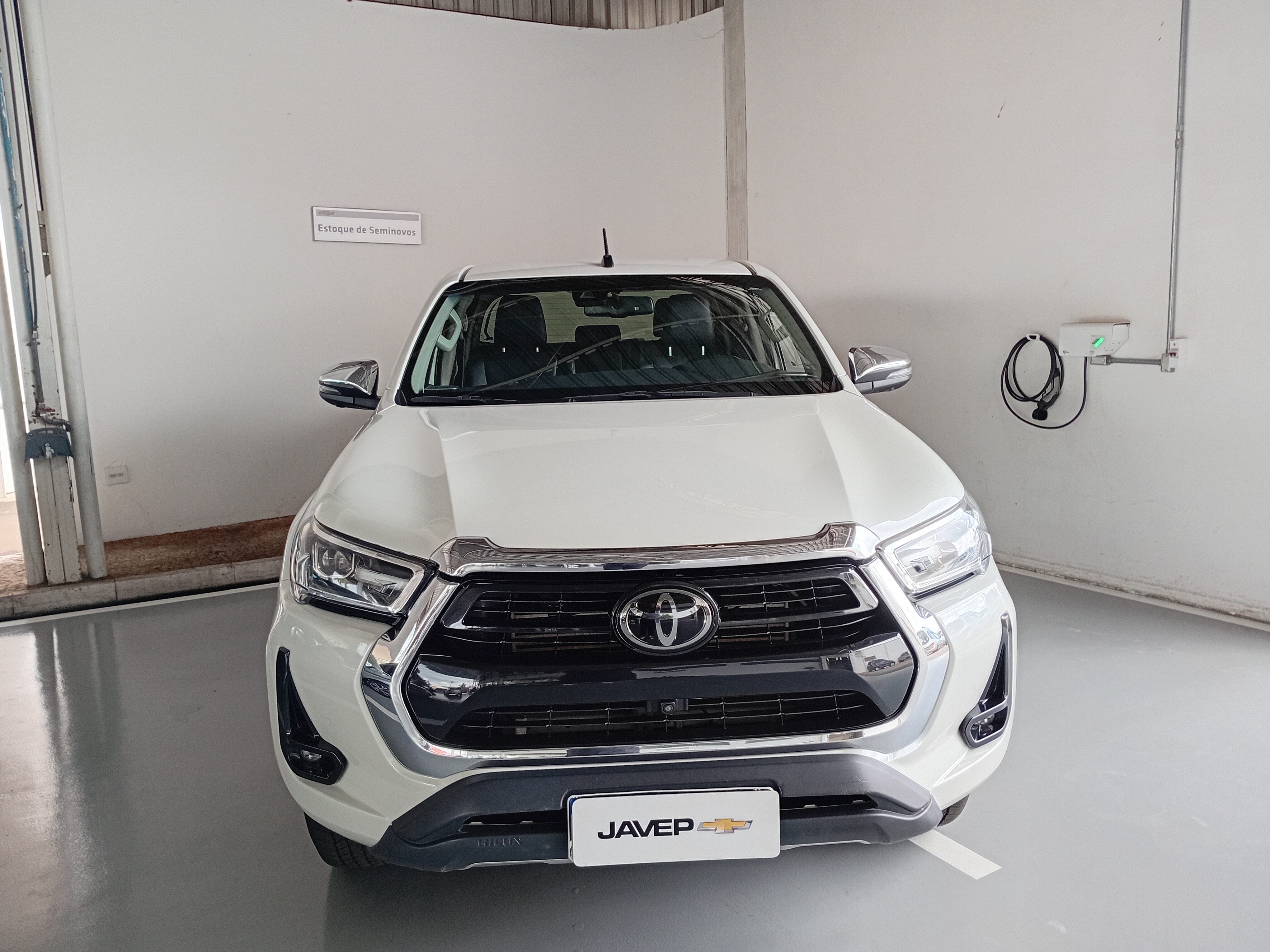 Toyota-HILUX-2.8 D-4D TURBO DIESEL CD SRX 4X4 AUTOMÁTICO